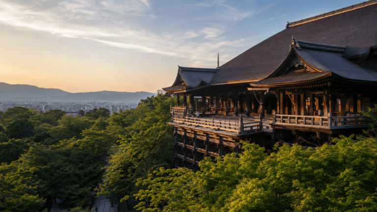 Kiyomizu-dera Guide 2026: Best Time, Night Viewing and Higashiyama Walk