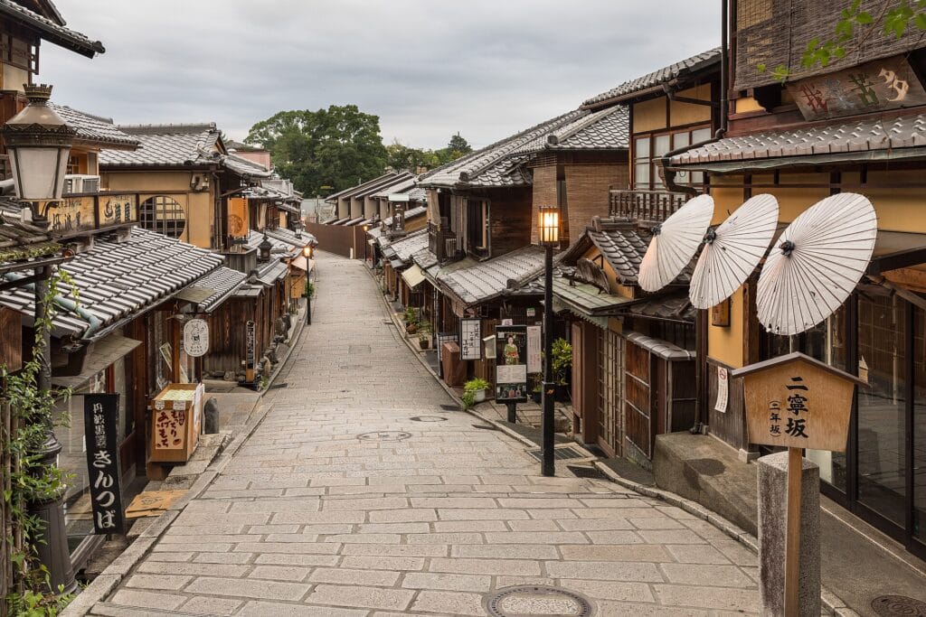 A quiet early-morning street in Kyoto's Higashiyama district